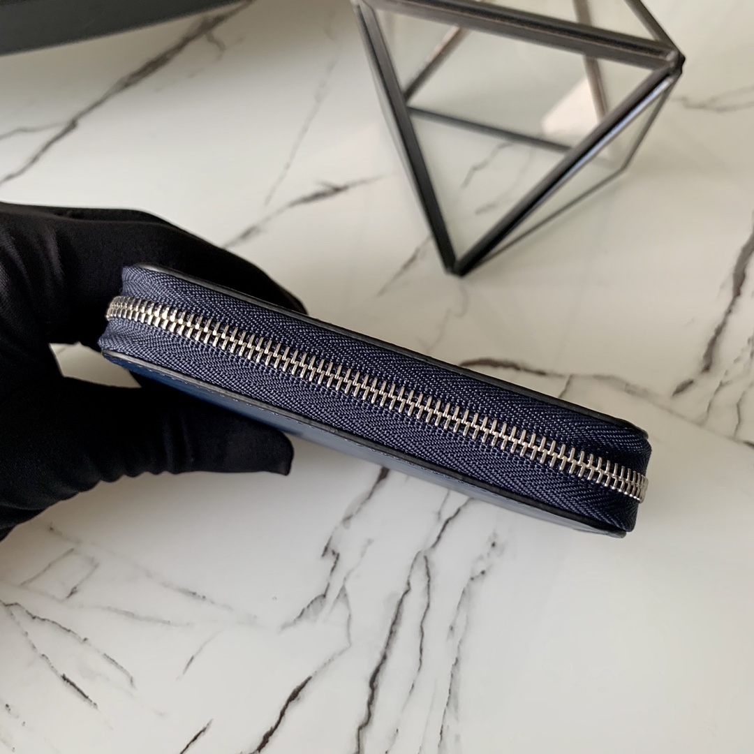 l0vis Vvtt0n zippy coin purse epi leather indigo m60384 11 x 8.5 x 2 cm