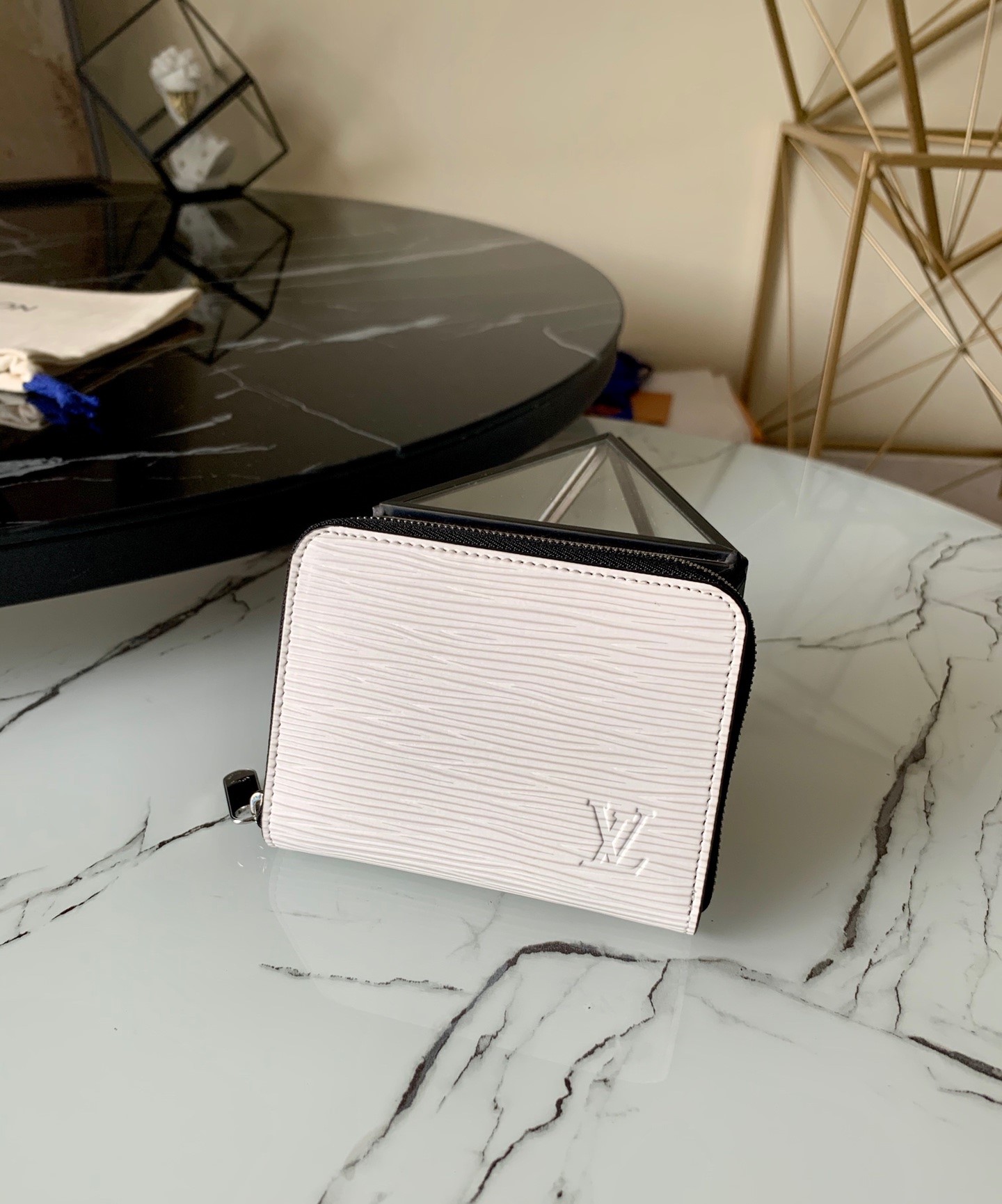 l0vis Vvtt0n zippy coin purse epi leather white m68759 11 x 8.5 x 2 cm