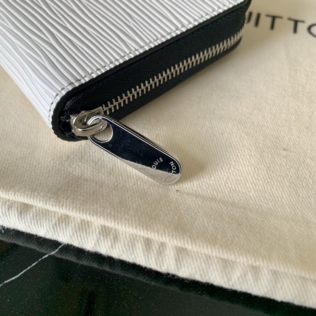 l0vis Vvtt0n zippy coin purse epi leather white m68759 11 x 8.5 x 2 cm