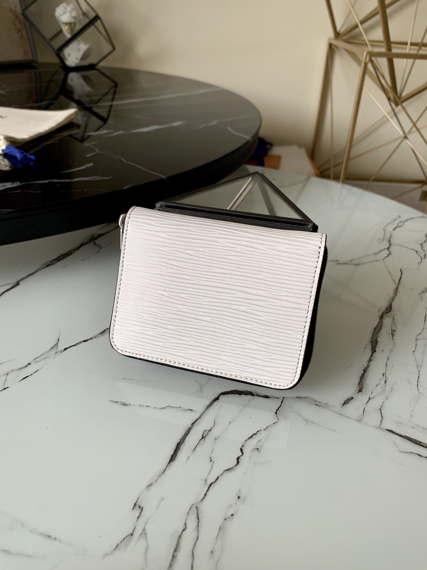 l0vis Vvtt0n zippy coin purse epi leather white m68759 11 x 8.5 x 2 cm