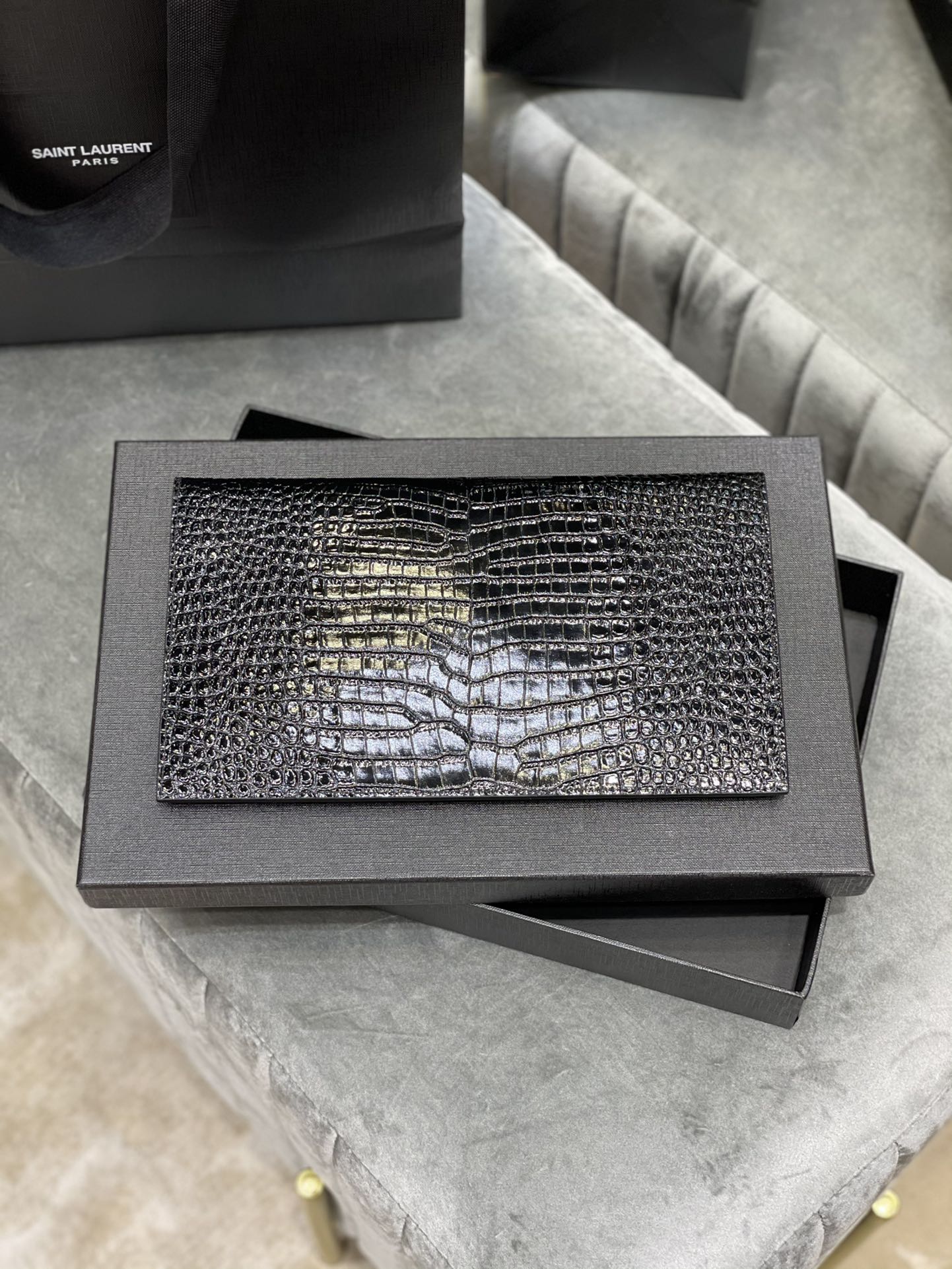 Y51 uptown pouch in crocodile embossed shiny leather black 565739 27 × 16 × 2 cm