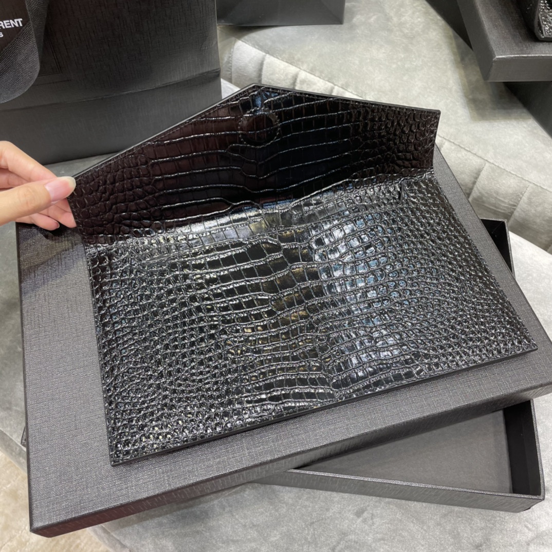 Y51 uptown pouch in crocodile embossed shiny leather black 565739 27 × 16 × 2 cm