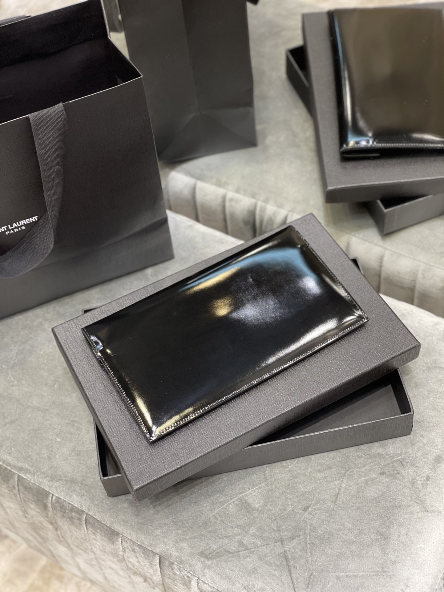 Y51 uptown pouch in shiny embossed leather black 565739 27 × 16 × 2 cm