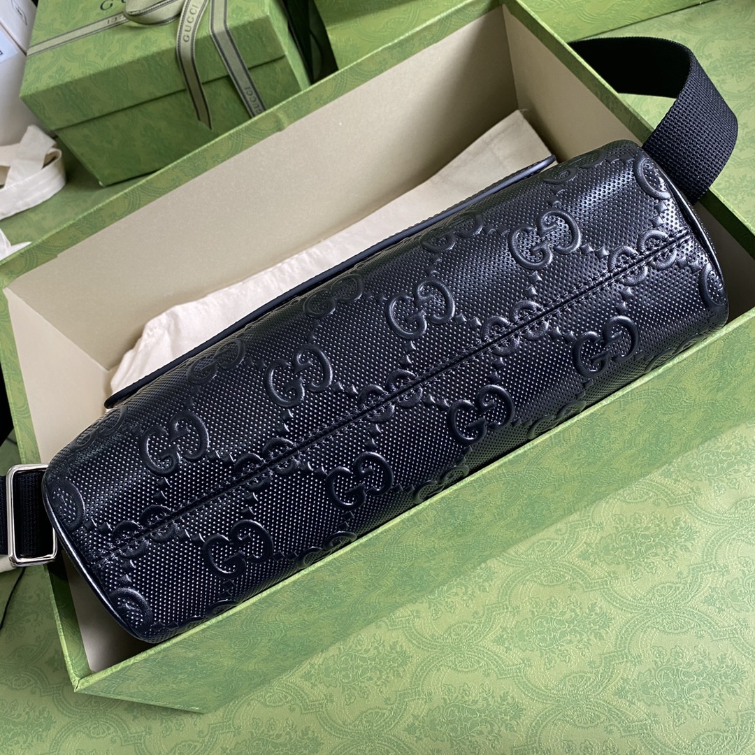 Gvc*1 gg embossed messenger bag black 658565 29 × 22 × 9.5 cm