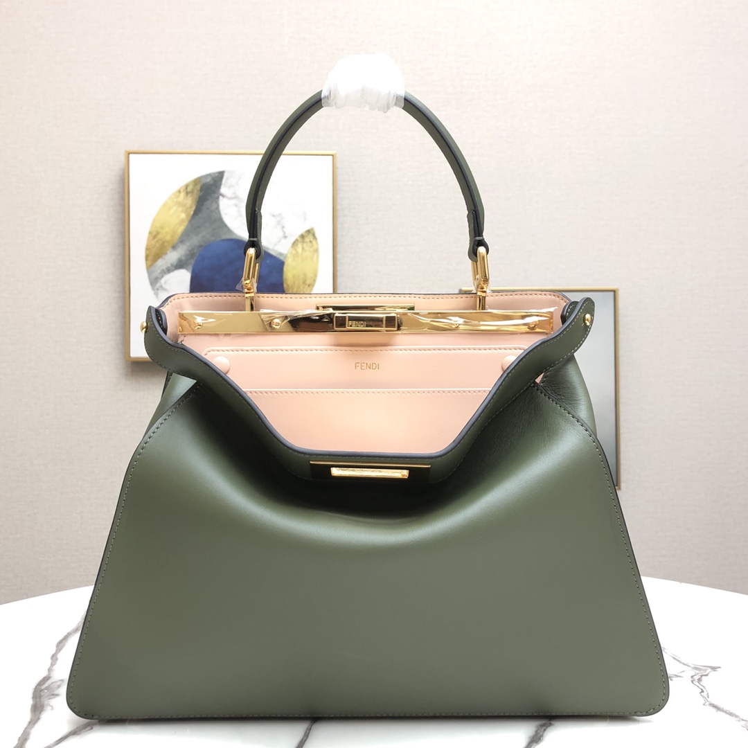 F**di peekaboo iseeu medium green leather bag 8bn321a6v3f1e8j 33.5 x 25.5 x 13 cm