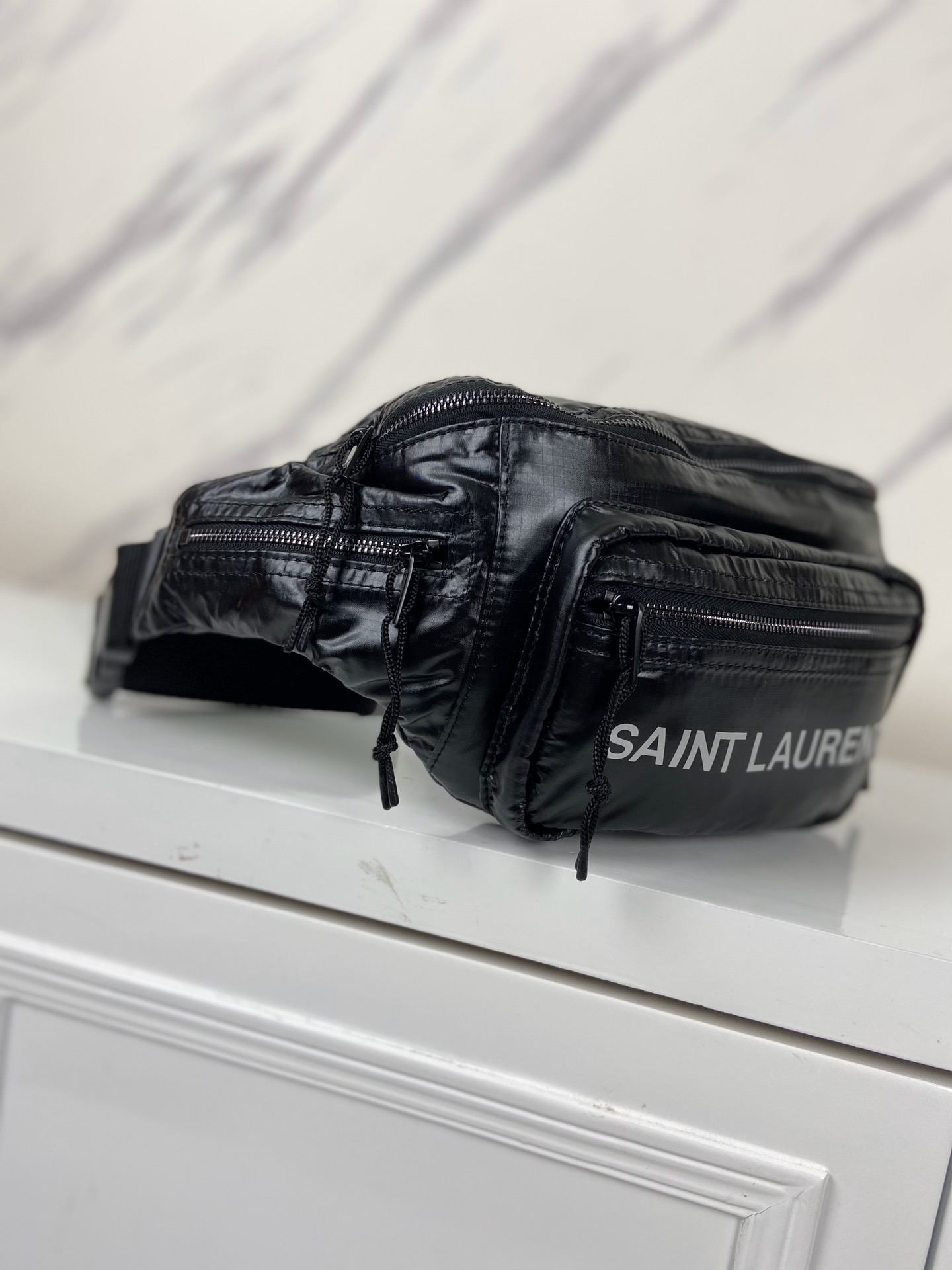 y51  Sa1nt Lau*nt logo printed padded belt bag 13 x 8 cm