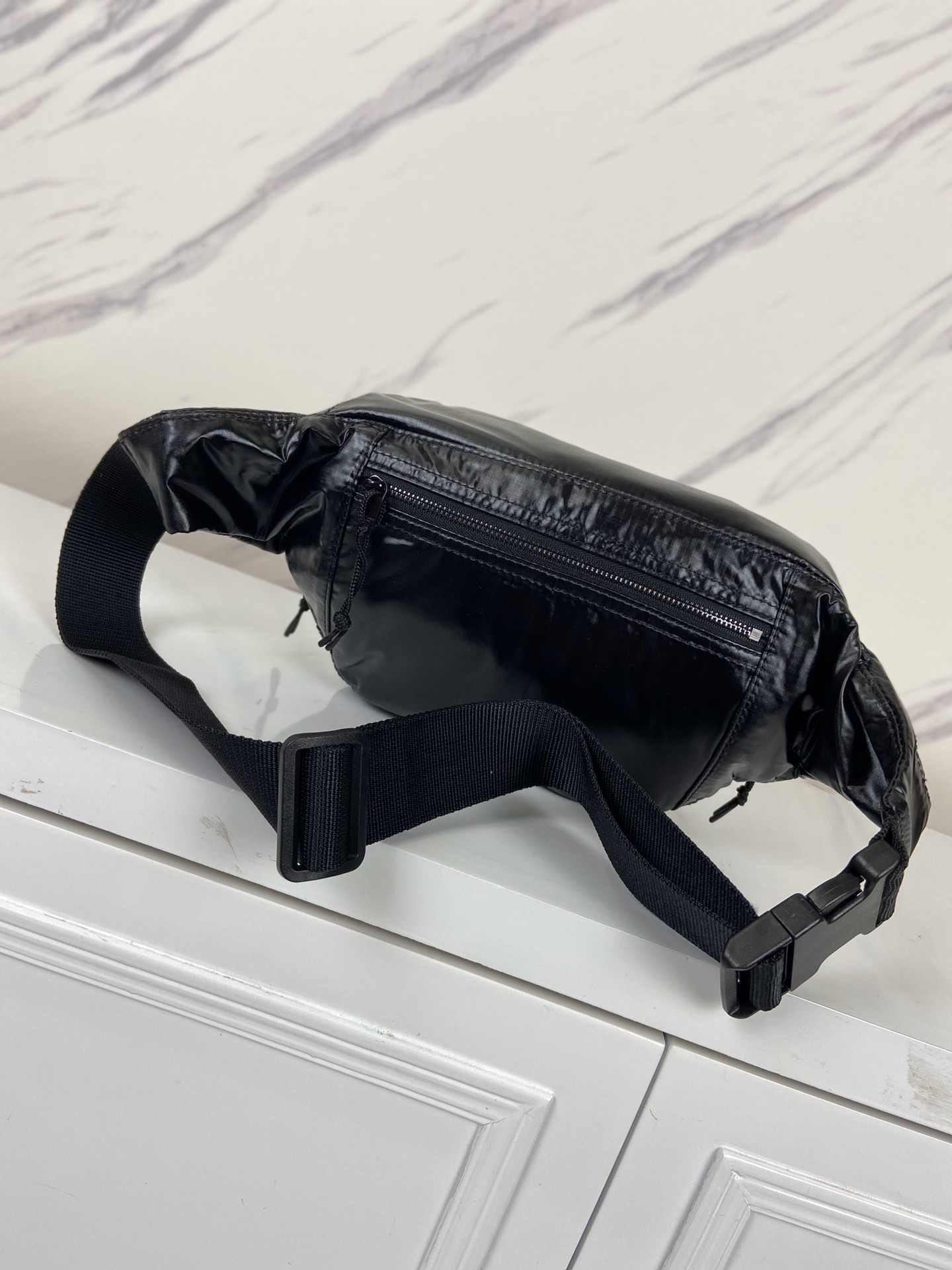 y51  Sa1nt Lau*nt logo printed padded belt bag 13 x 8 cm