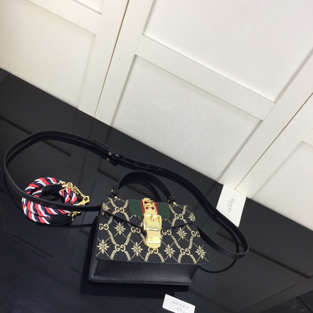 Gvc*1 small sylvie chain bag black leather 470270 20 x 14 x 8 cm