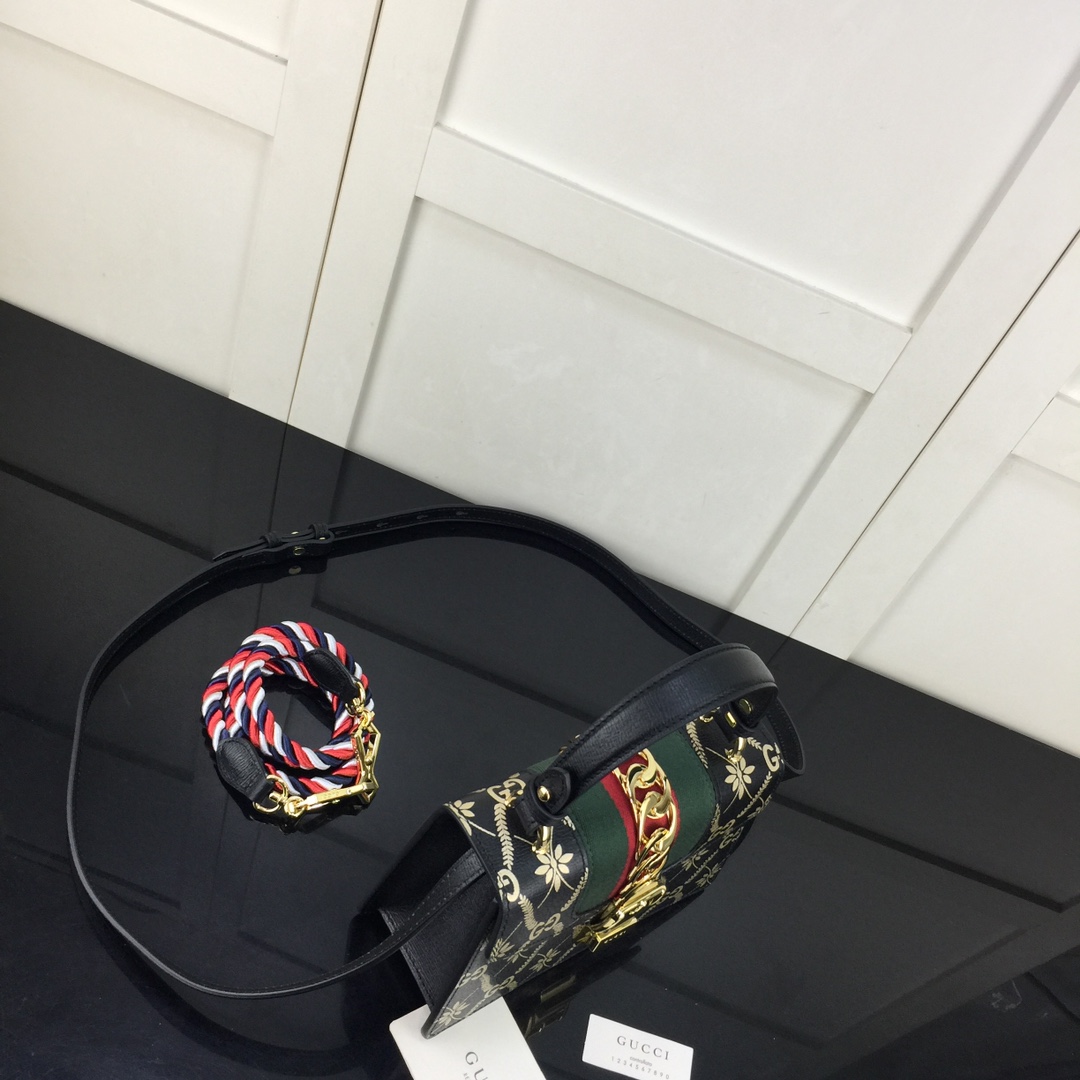 Gvc*1 small sylvie chain bag black leather 470270 20 x 14 x 8 cm