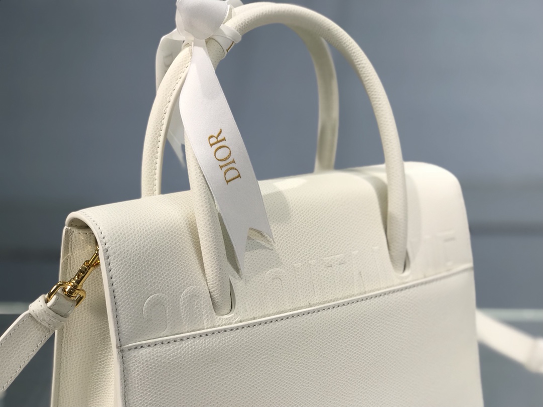 D10r medium st honorÉ tote white grained calfskin m9321 25 x 19 x 12 cm