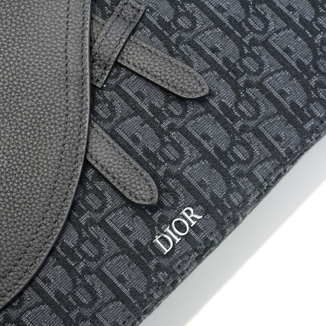 D10r saddle messenger bag black oblique leather 1adme133ymj 35 x 24 x 6 cm