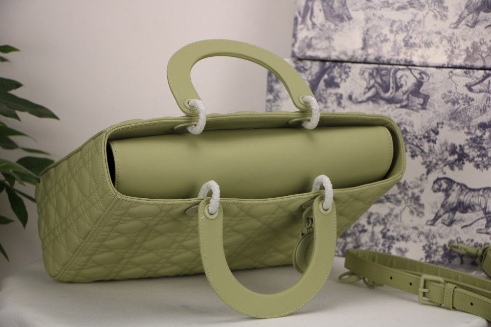 D10r large lady D10r bag willow green ultramatte cannage calfskin m0566 32 x 25 x 11 cm