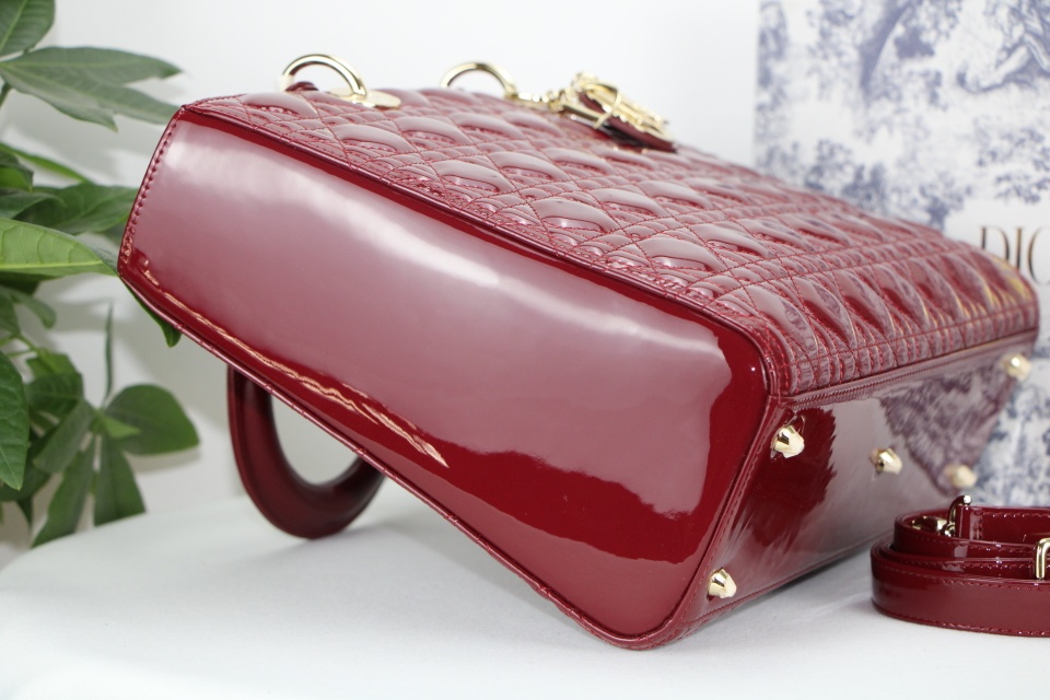 D10r large lady D10r bag cherry red patent cannage calfskin m0566 32 x 25 x 11 cm