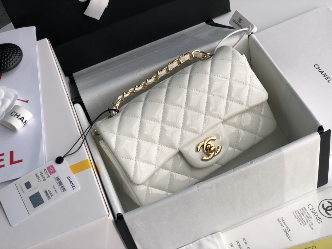Ch**el cf mini patent calfskin & golden metal white bag 20cm