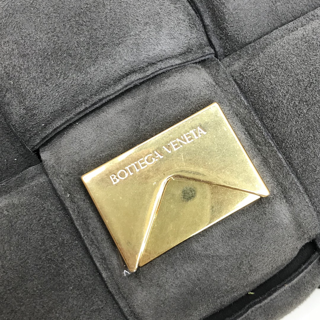 b0tt*ga Ven*ta padded cassette in suede thunder 44046 26 x 18 x 8 cm