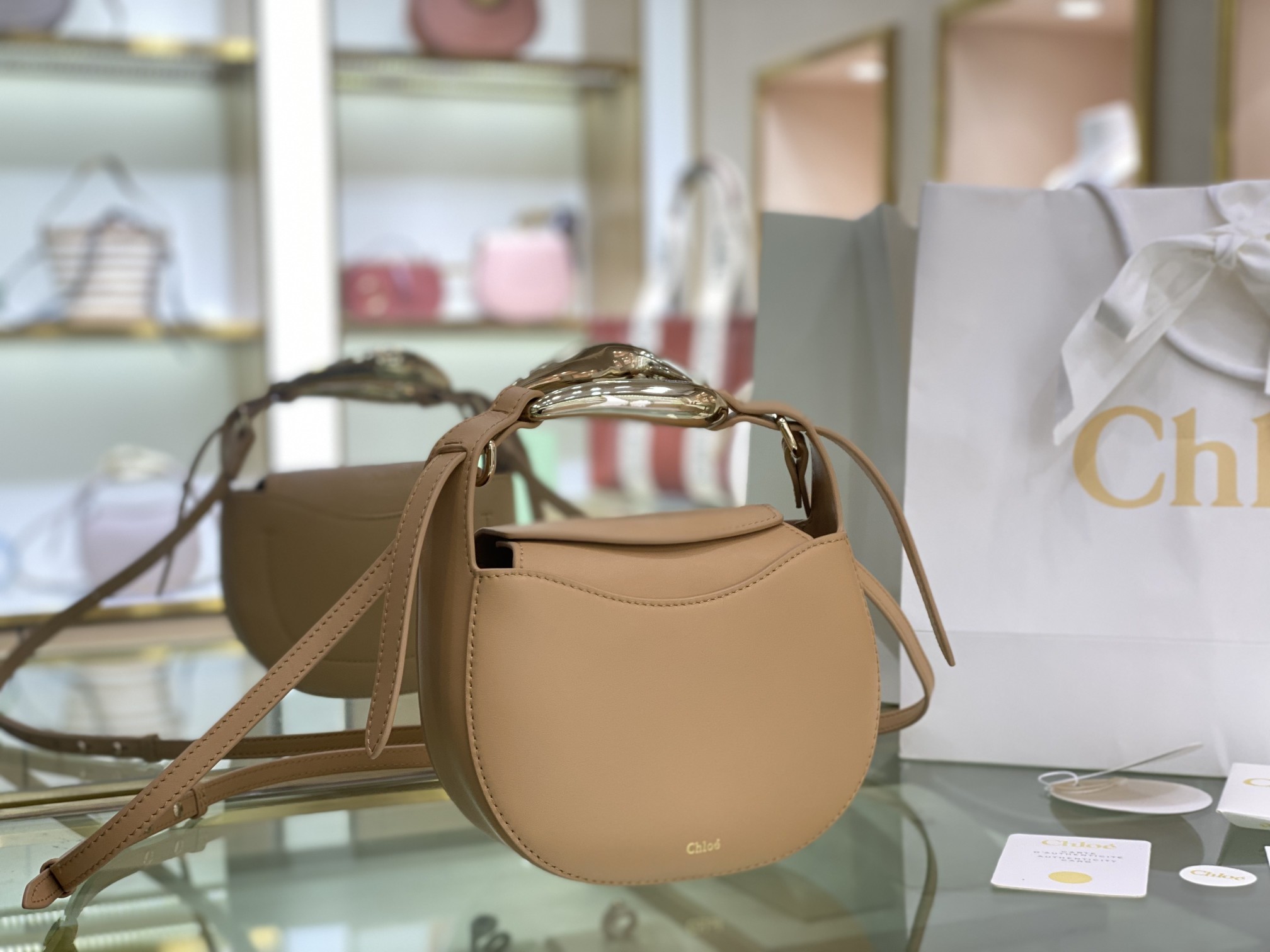 CHLOE KISS SMALL BAG Grain Calfskin Sandy Beige CHC21US350 20 x 26 x 8 cm