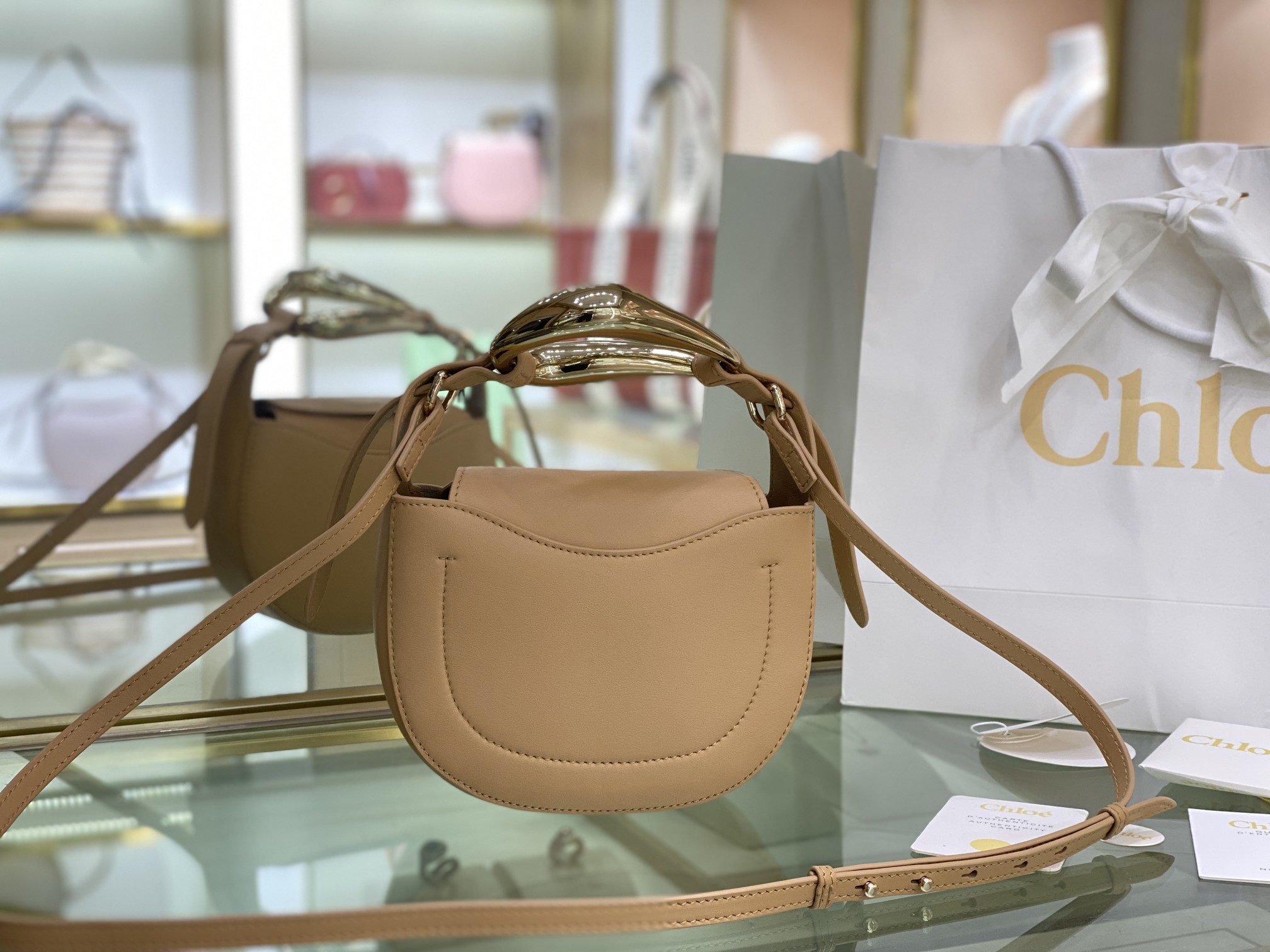 CHLOE KISS SMALL BAG Grain Calfskin Sandy Beige CHC21US350 20 x 26 x 8 cm