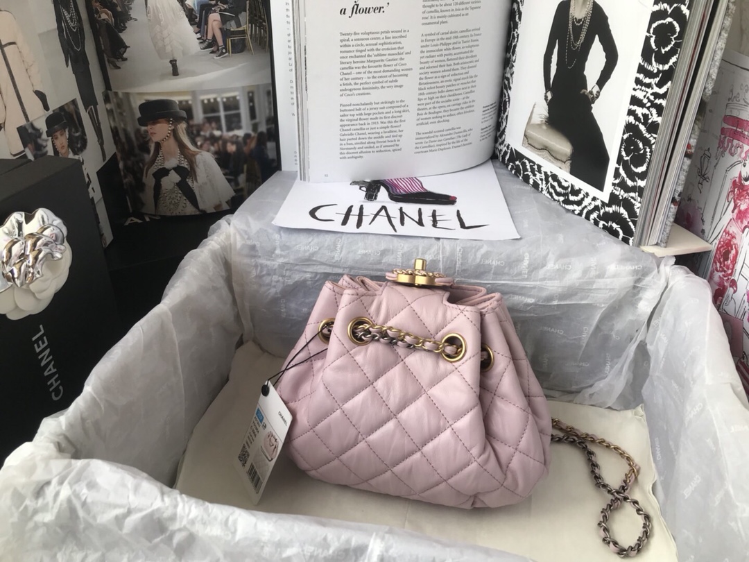 Ch**el mini drawstring bag in pink as1802 20 x 17 x 10 cm