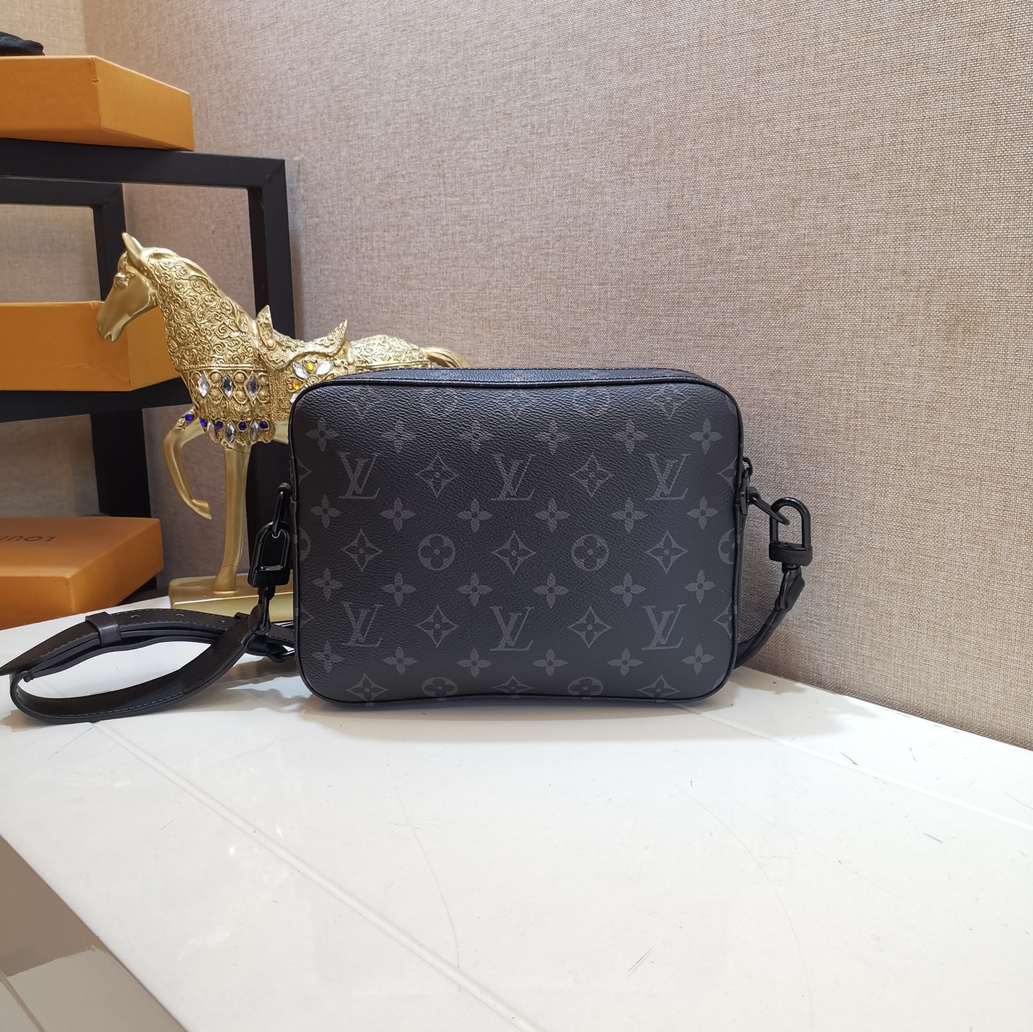 l0vis Vvtt0n steamer messenger bag monogram eclipse canvas m45585 23.5 x 17 x 6 cm