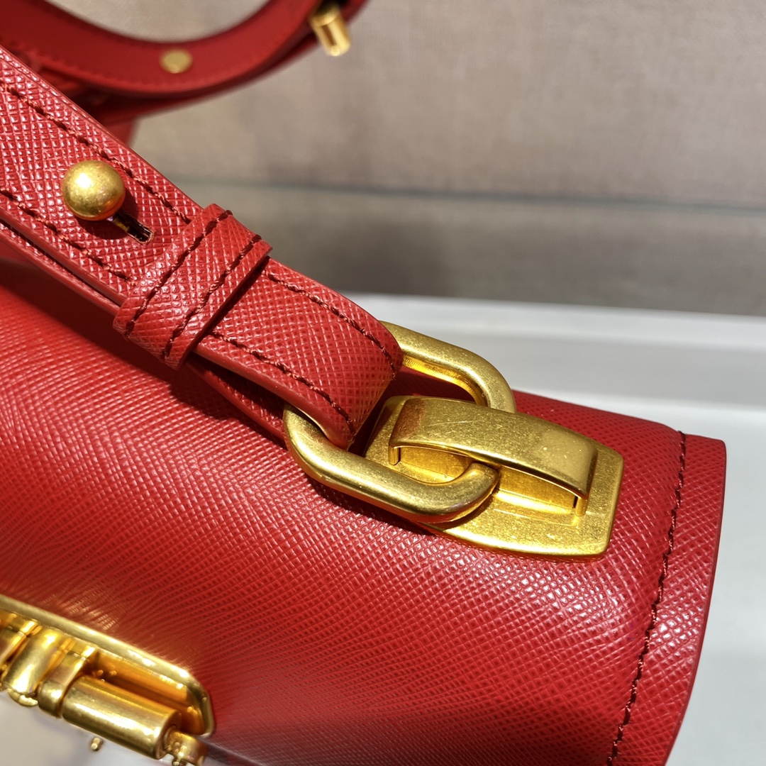 Pra*a saffiano leather symbole bag red 1bd270 20 x 14 x 7 cm