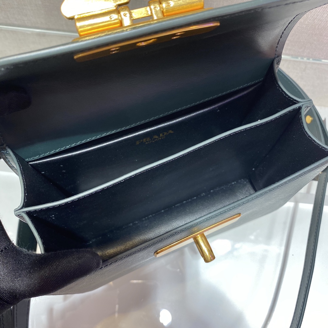 Pra*a saffiano leather symbole bag billiard green 1bd270 20 x 14 x 7 cm