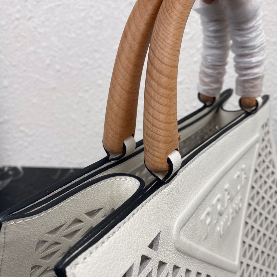 Pra*a tote bag white 24 x 37 x 16cm