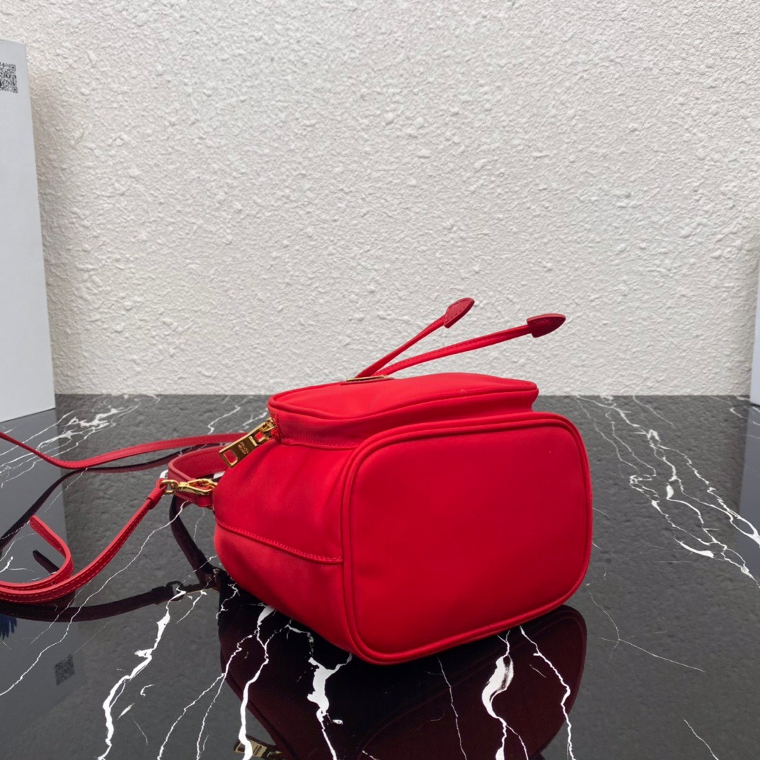 Pra*a duet re-nylon shoulder bag red 1bh038 23 × 18 × 12 cm