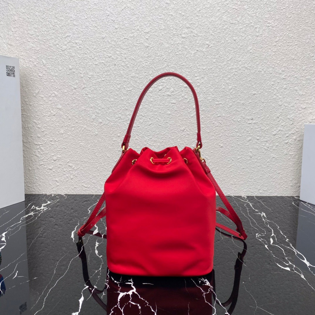 Pra*a duet re-nylon shoulder bag red 1bh038 23 × 18 × 12 cm