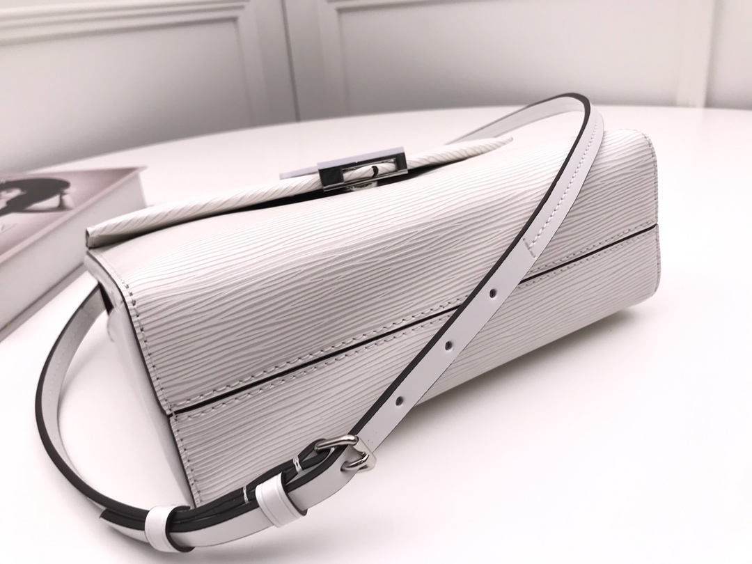 l0vis Vvtt0n pochette grenelle white m55978 23.5 x 16.0 x 8.0 cm