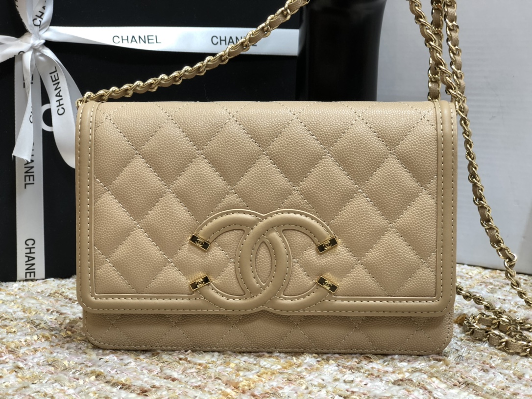 Ch**el cc filigree woc grain leather creme a84451 19.5 × 3.5 × 12 cm
