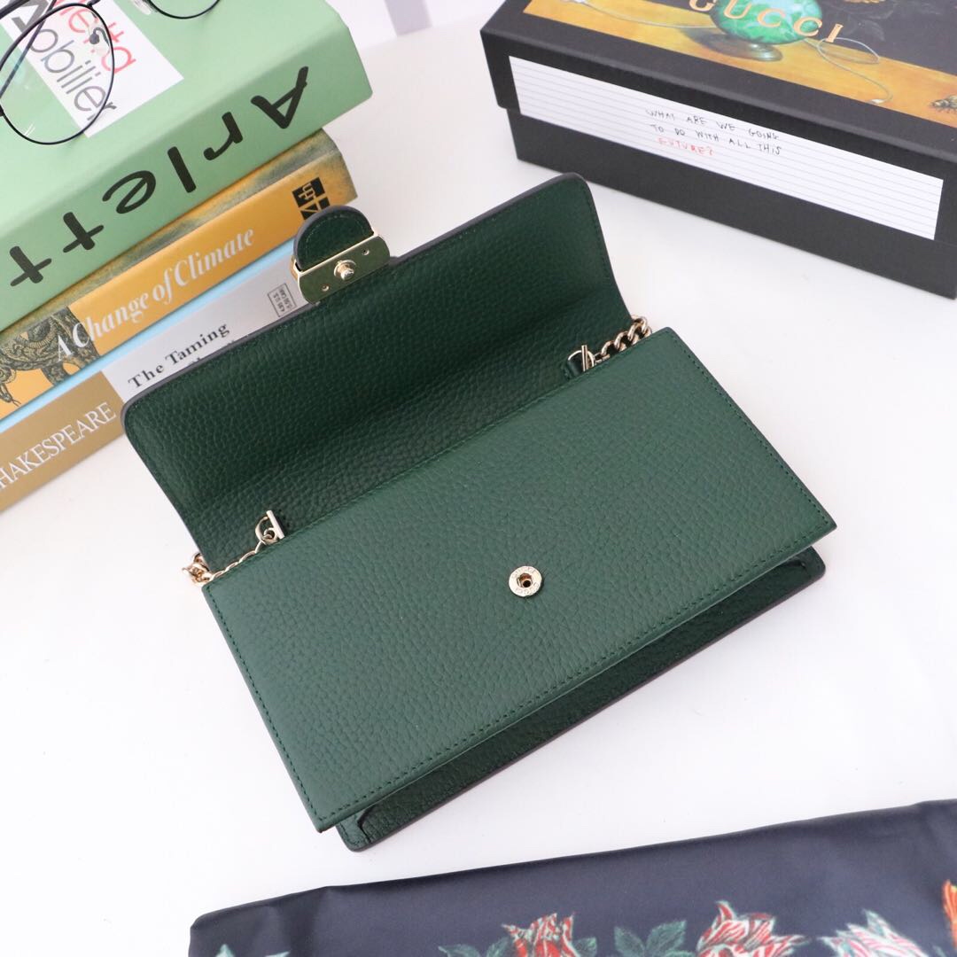 Gvc*1 interlocking wallet on chain dark green leather 510314 19.5 x 12 x 3.5 cm