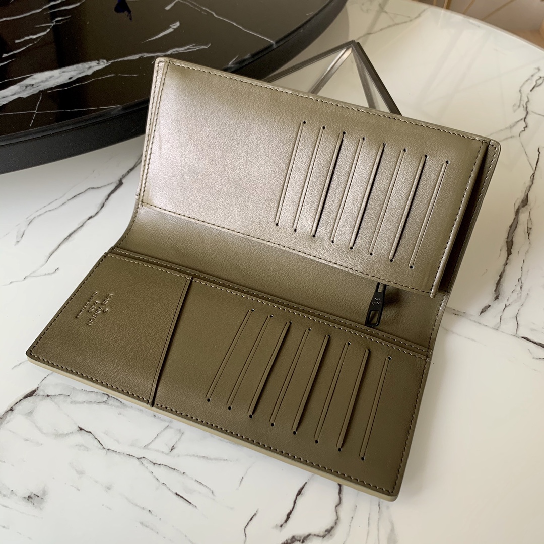 l0vis Vvtt0n brazza wallet monogram seal leather green m80503 10 x 19 x 2 cm