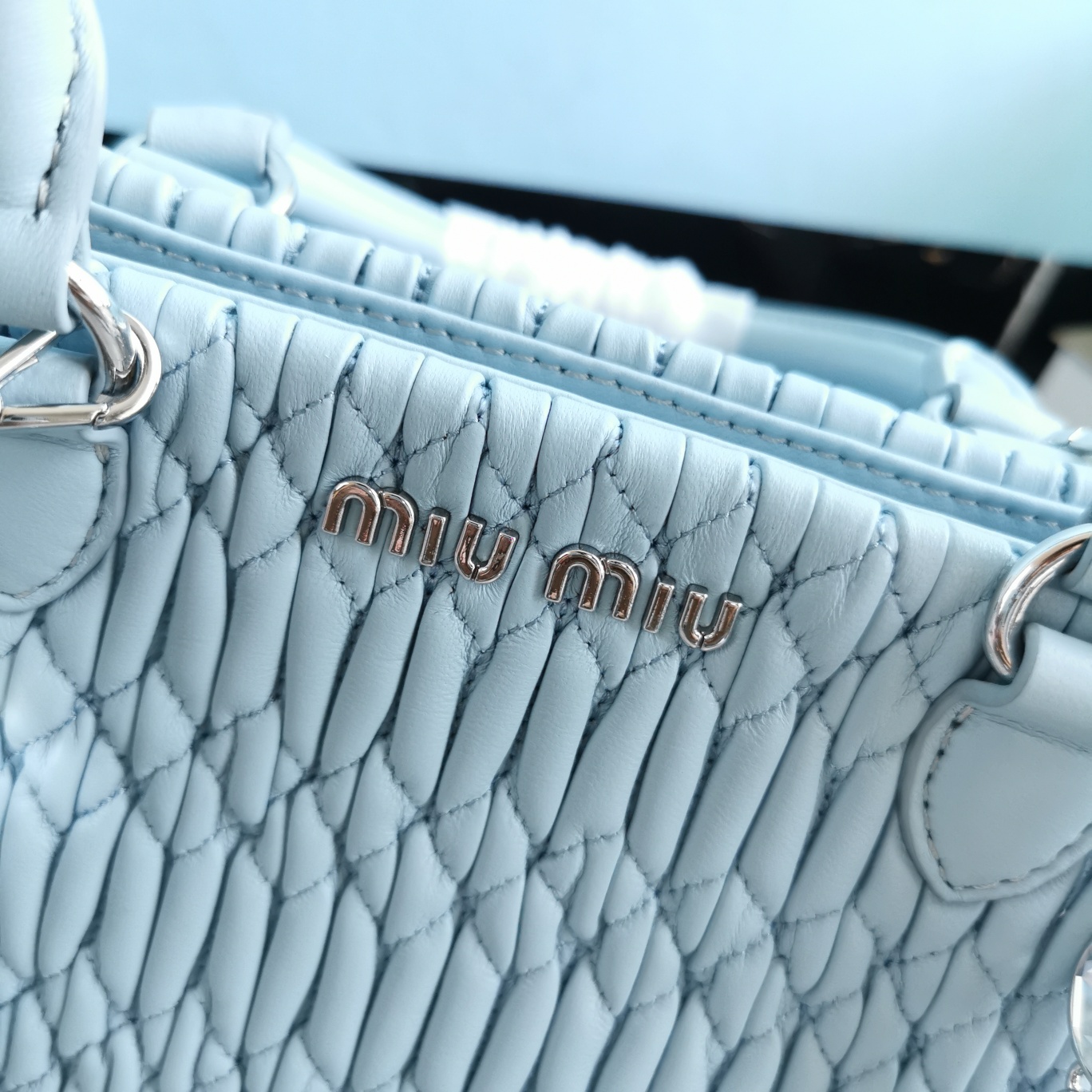 M1um1u crystal cloquÉ nappa leather handbag navy 5ba067 24 x 19.5 x 13 cm