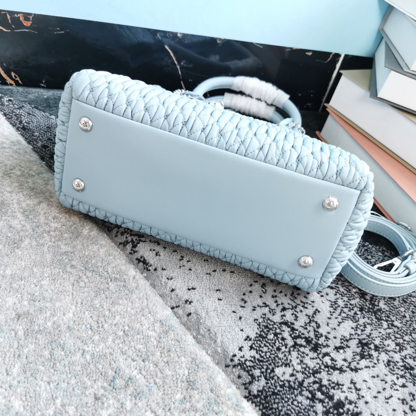 M1um1u crystal cloquÉ nappa leather handbag navy 5ba067 24 x 19.5 x 13 cm