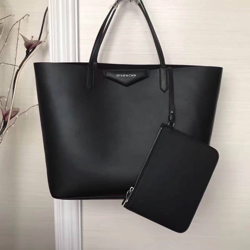 GIVENCHY SHOPPING BAG Black 38 x 34 x 18 cm
