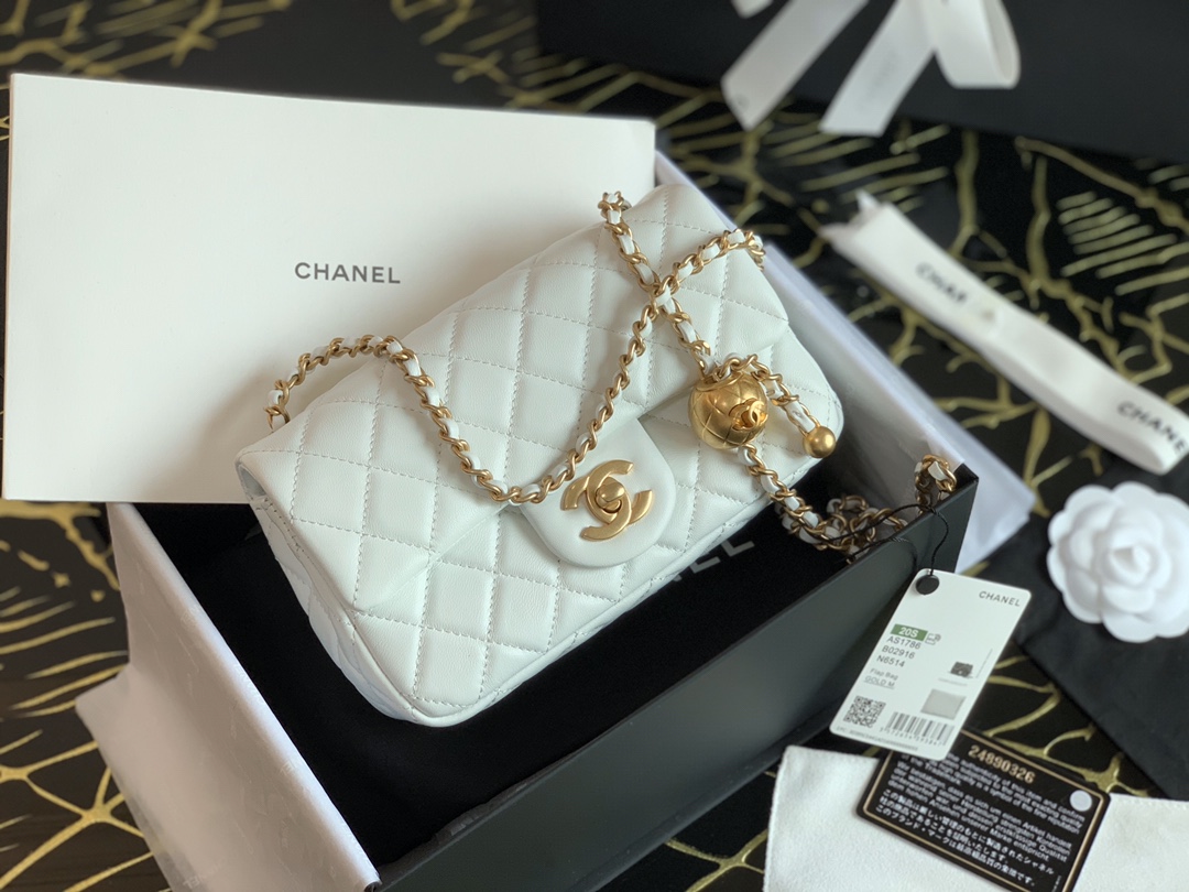 Ch**el charm strap flap bag lambskin white as1787 17 x 20 cm