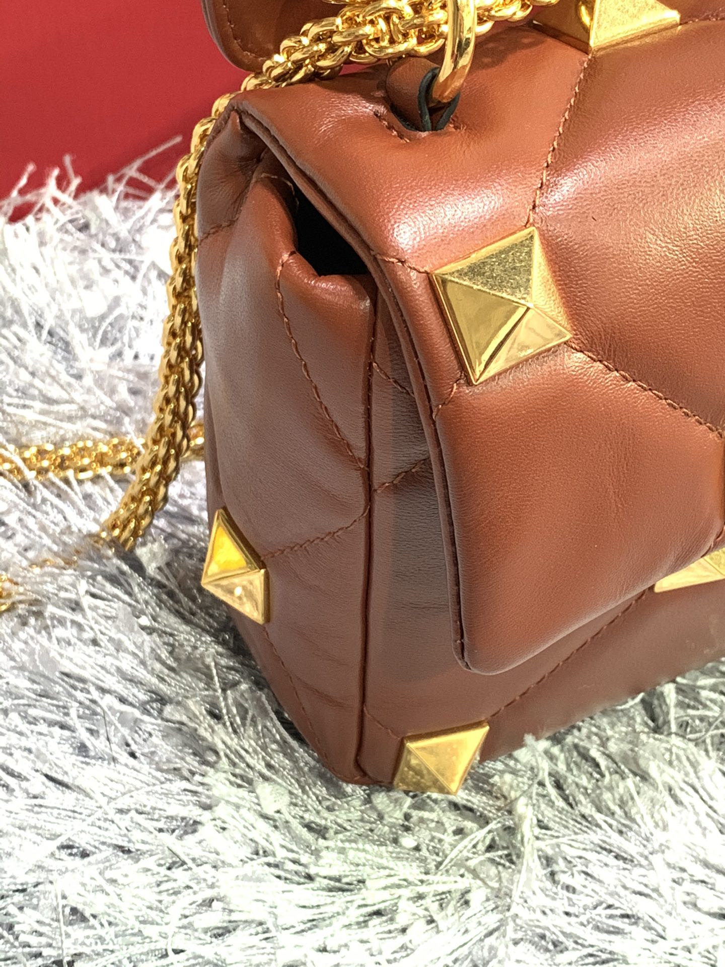 Va1e*ntin0 medium roman stud the shoulder bag in nappa with chain brown vw0b0i82bsf 25 x 16 x 10 cm