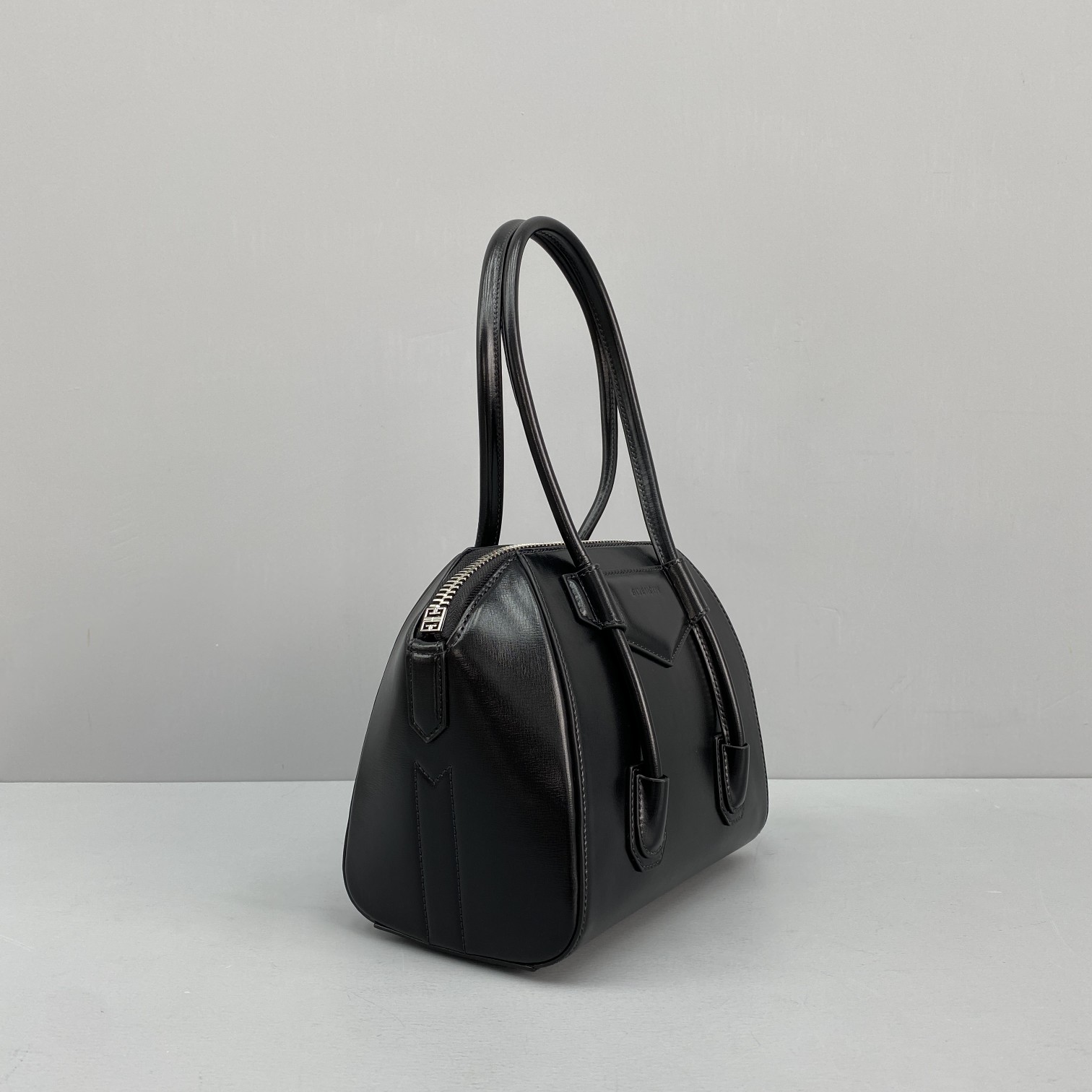 GIVENCHY MINI ANTIGONA Bag Black BB05114014 18 x 19 x 13 cm