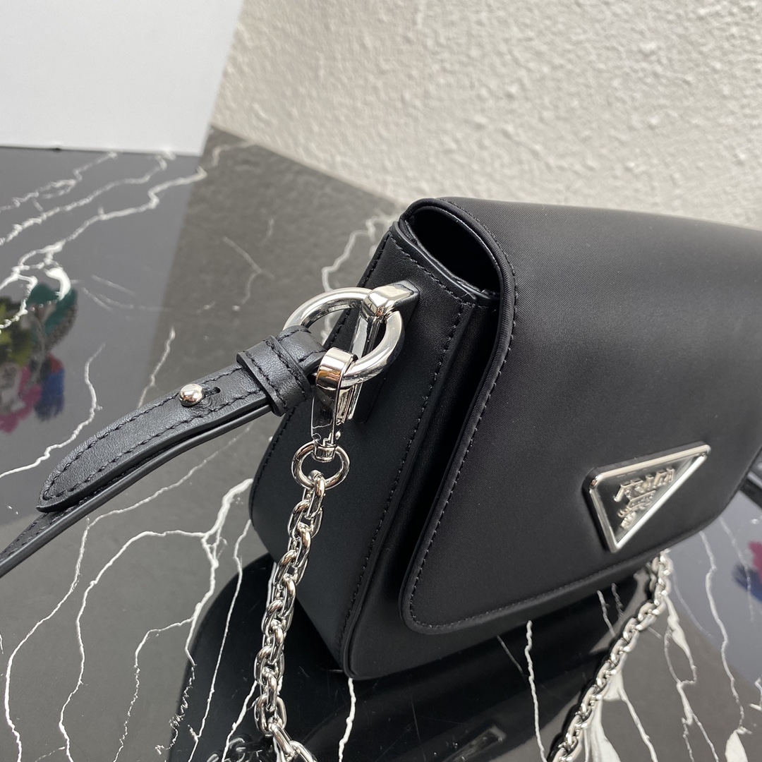 Pra*a nylon and leather identity shoulder bag black 1bd263 21 x 16 x 6.5 cm