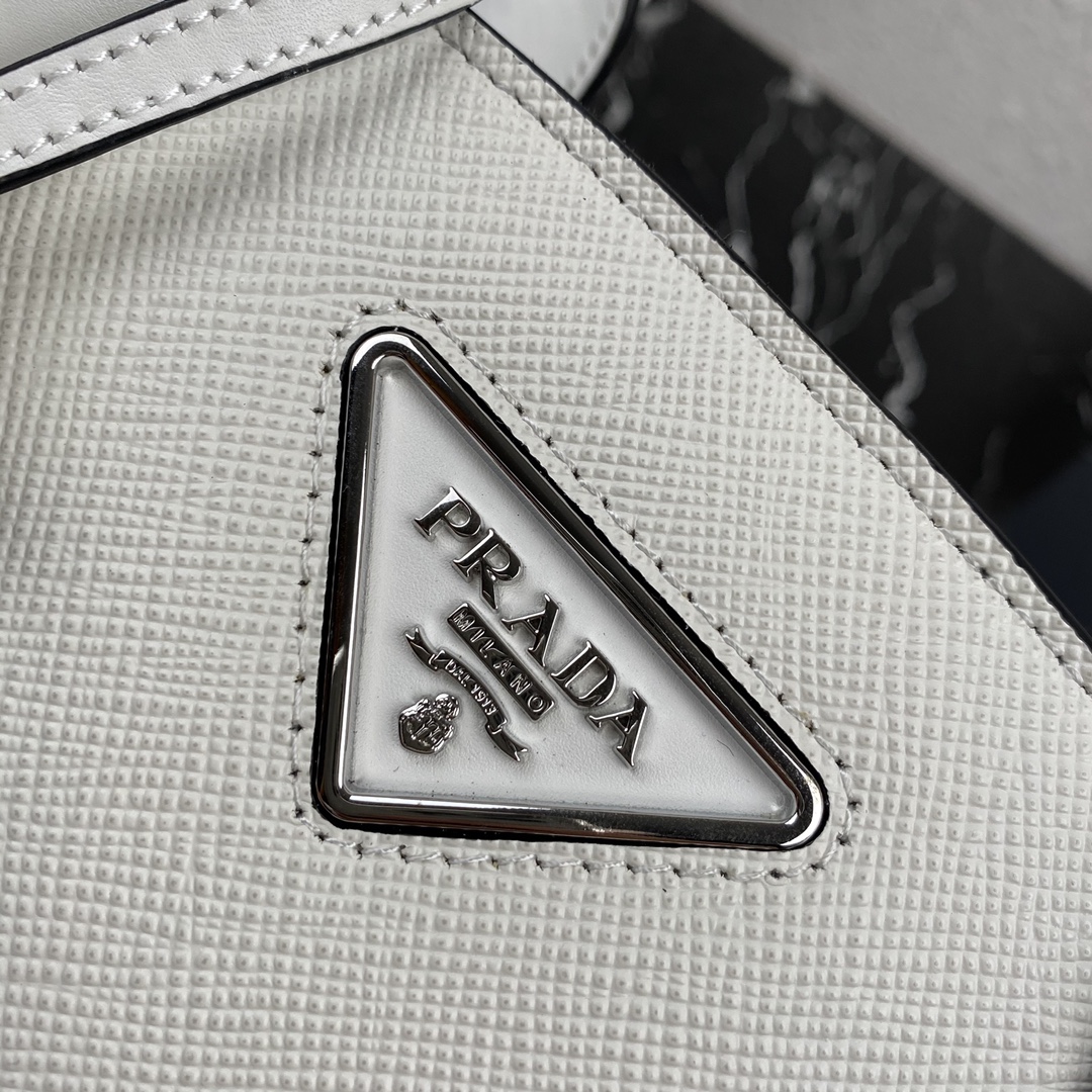 Pra*a saffiano leather kristen handbag chalk white 1ba297 26 x 20 x 3.5 cm