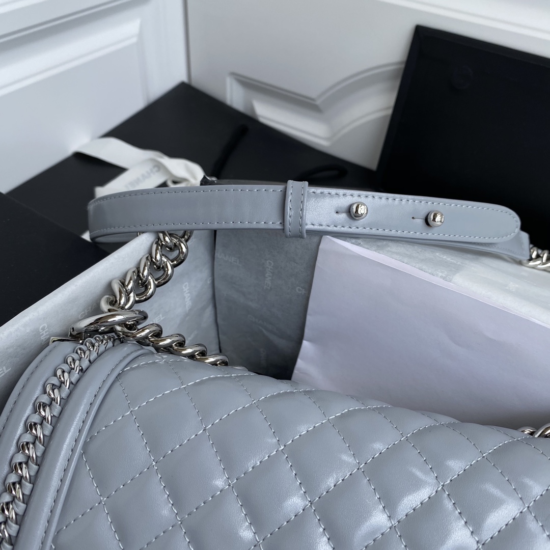 Ch**el medium quilted lambskin metal hardware grey a67086 15 x 25 x 9 cm