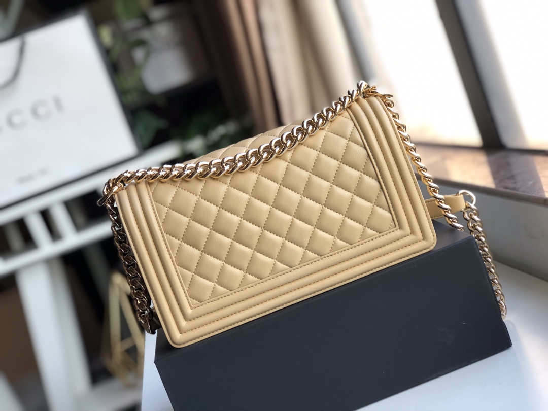 Ch**el medium old classic boy bag lambskin light beige a67086 25 cm