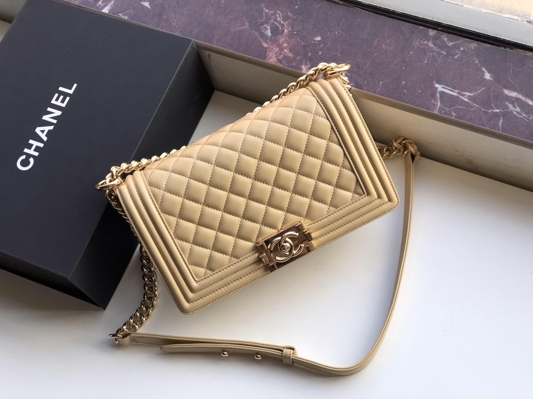 Ch**el medium old classic boy bag lambskin light beige a67086 25 cm