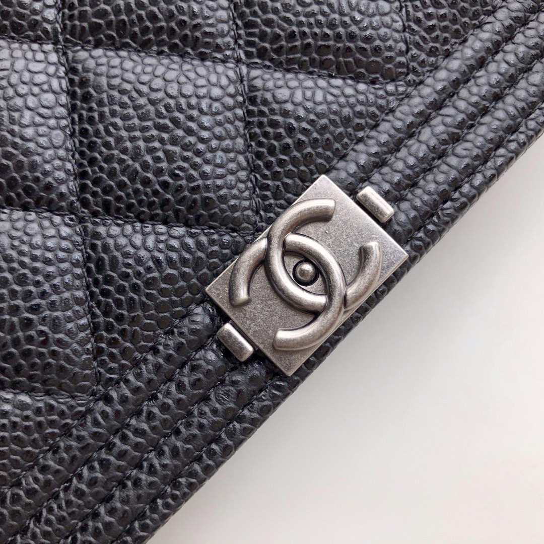 Ch**el boy wallet on chain grained calfskin silver metal black 80287 19.5 x 12.5 x 4 cm