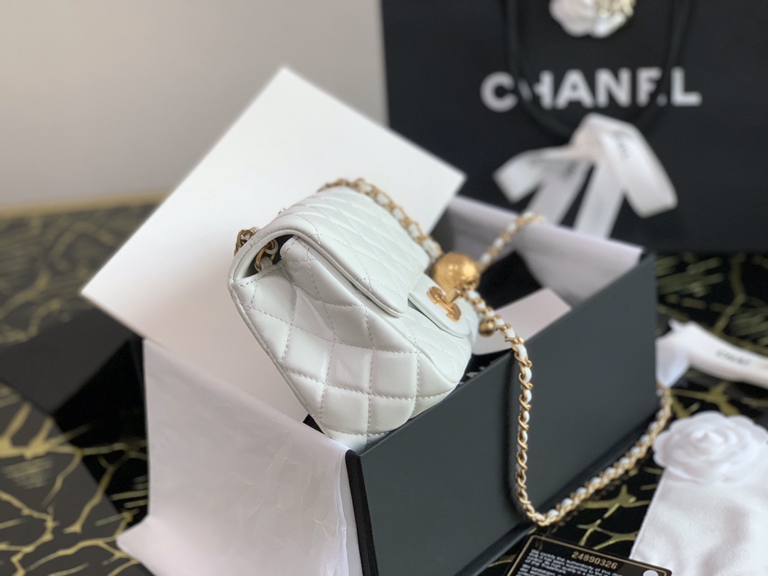 Ch**el small charm strap flap bag lambskin white as1786 13 x 18 x 7 cm