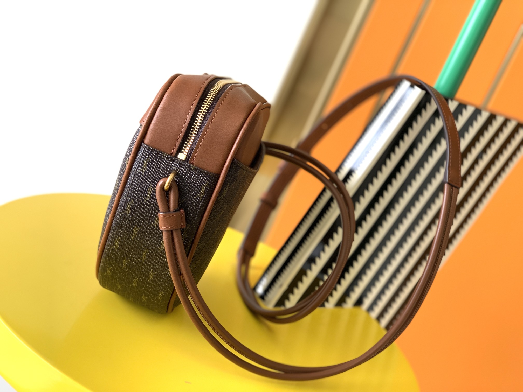 Y51 le monogramme cŒur bag in canvas and smooth leather chestnut 6752602 20 x 17 x 6 cm