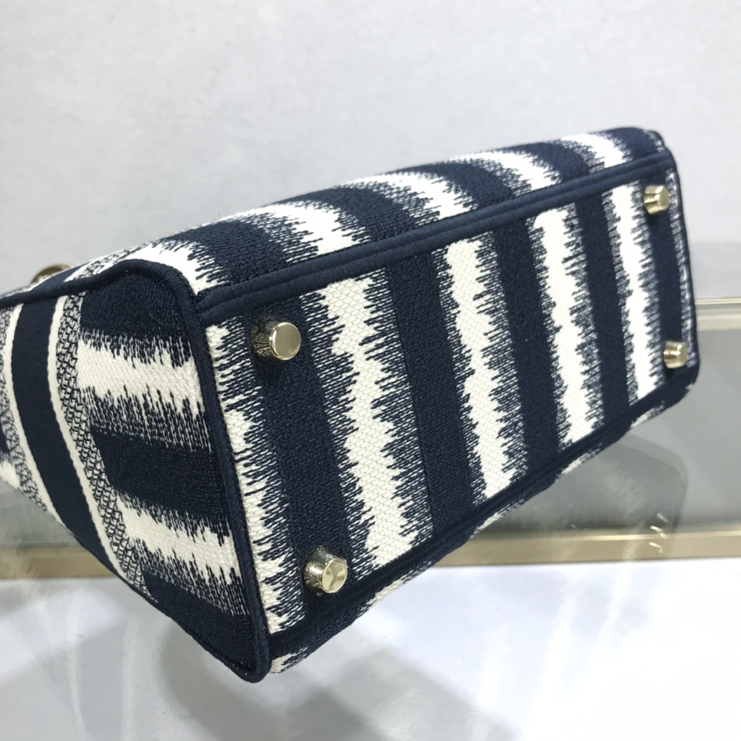 D10r medium lady d-lite bag black d-stripes embroidery m0565 24 x 20 x 11 cm