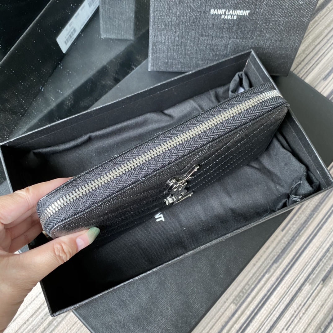 Y51 monogram zip around wallet in grain de poudre embossed leather silver metal 358094 19 x 9 cm