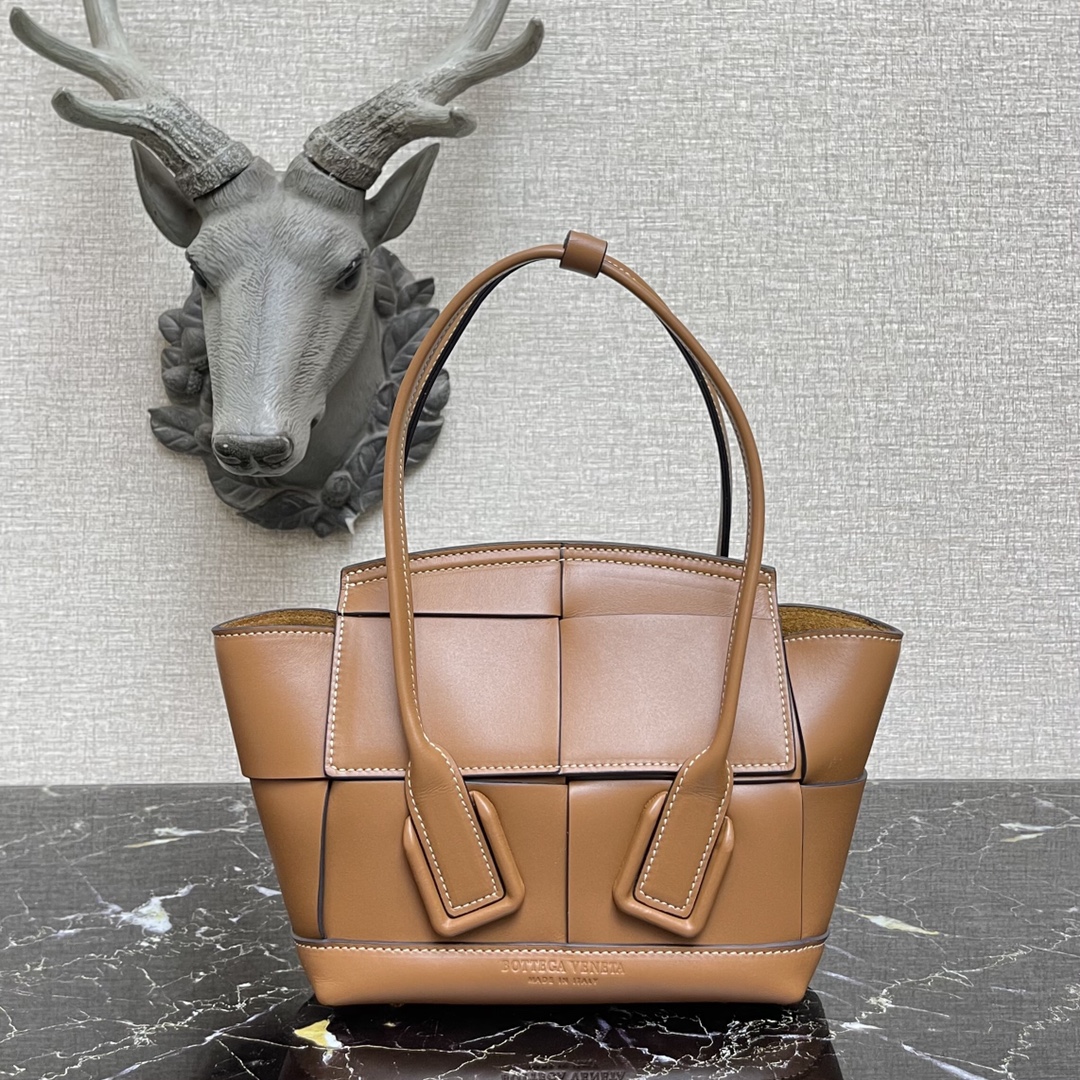 b0tt*ga Ven*ta small arco brown 600606 29 x 8 x 17 cm