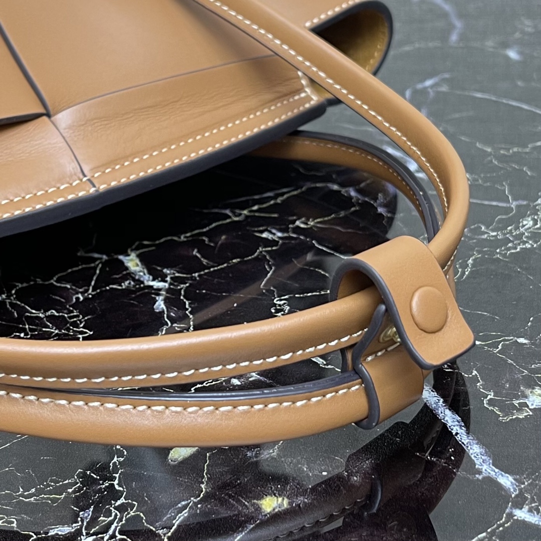 b0tt*ga Ven*ta small arco brown 600606 29 x 8 x 17 cm